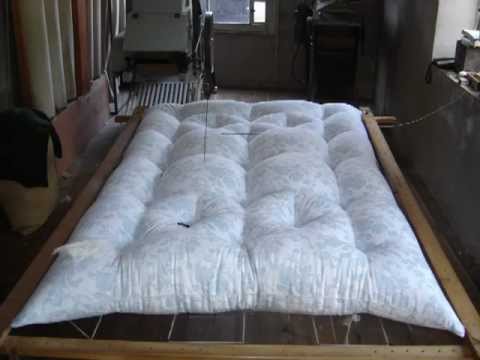 La fabrication du matelas en laine artisanal - YouTube