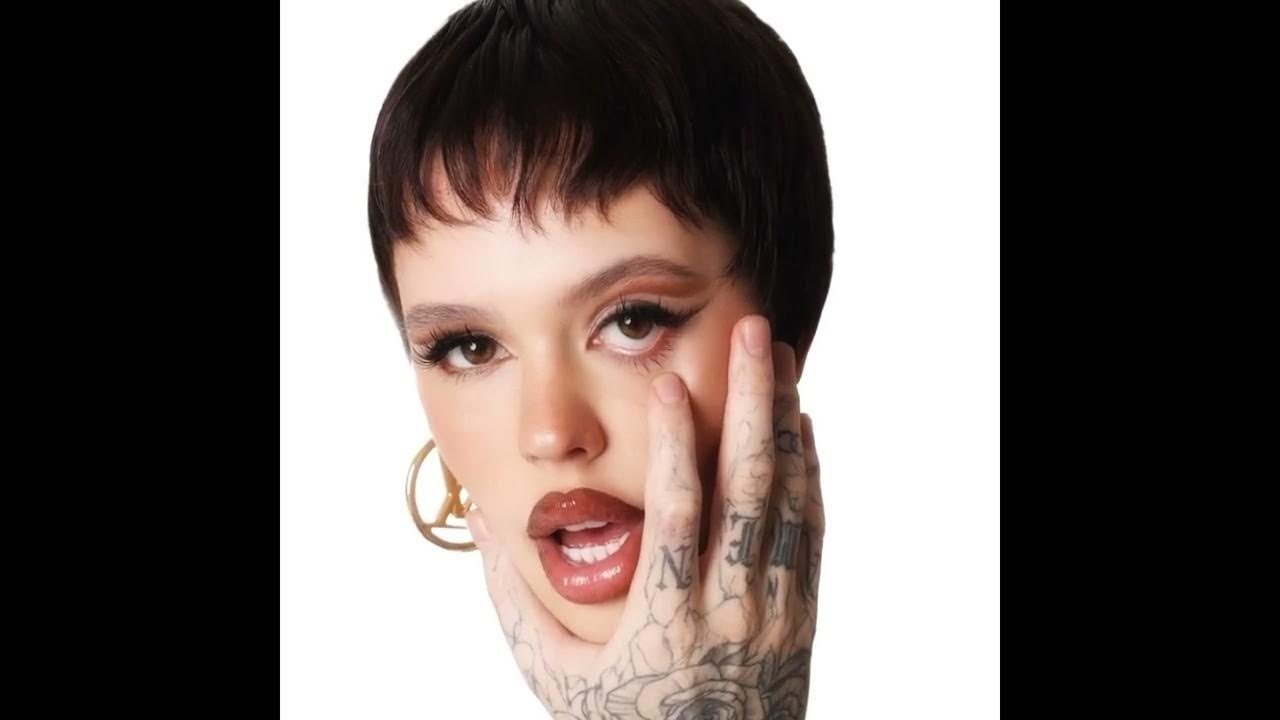 Обложка инстасамки. Как момми. Капибара фонк. Как момми. Песня инстасамки как mommy текст.