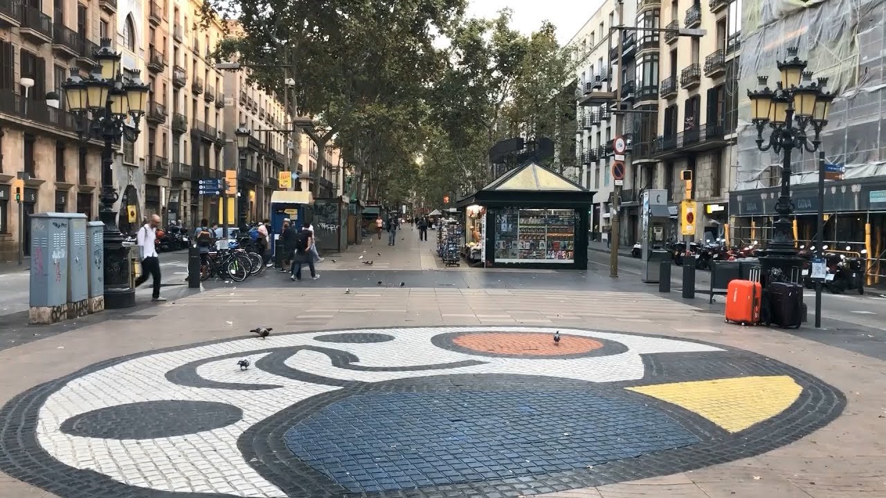 Barcelona España Cataluña Paseo por la ciudad La Rambla Plaza Cataluña