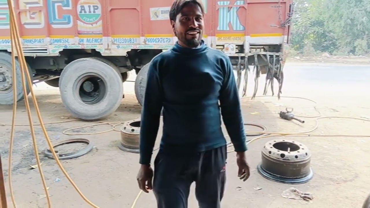 JK Tyre Jet Steel - J D E + + 295/90 R 20 Tata Truck BS 4 Crown Ka New Tyre Fitting 🧑‍🔧💯