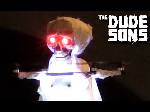 Farce d'Halloween avec un drone fantôme ! -Les mecs