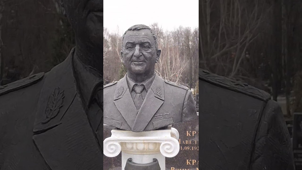 Генерал-полковник-инженер. Герой Социалистического Труда. Заслуженный строитель и сын генерал майор