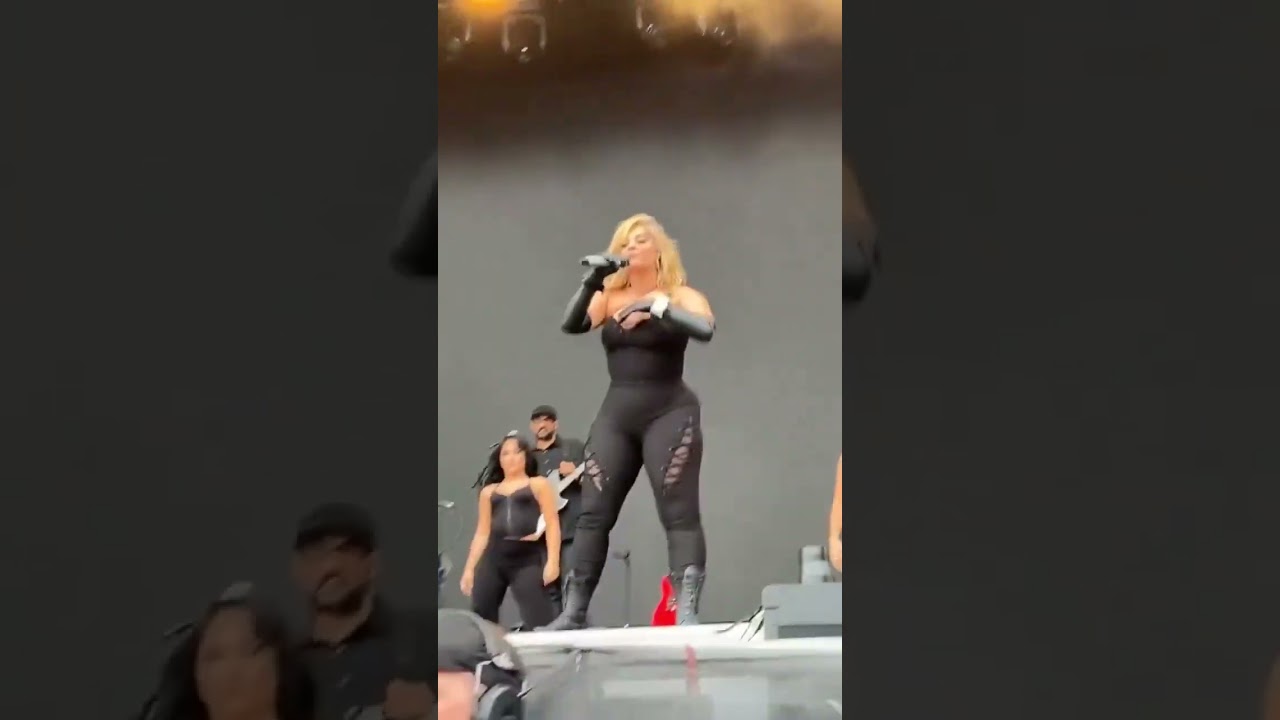 Bebe Rexha kicks out an audience member after they attempted to throw an object