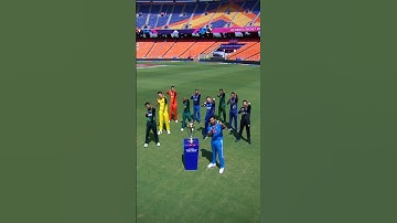 The victorious captain from 2019, Eoin Morgan, hand overs the #CWC23  🏆