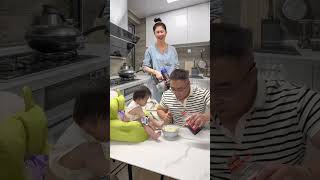 🍚😂 Funny baby peed into dad’s bowl