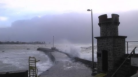 Tempête Petra: 25.000 foyers privés d'électricité en Bretagne
