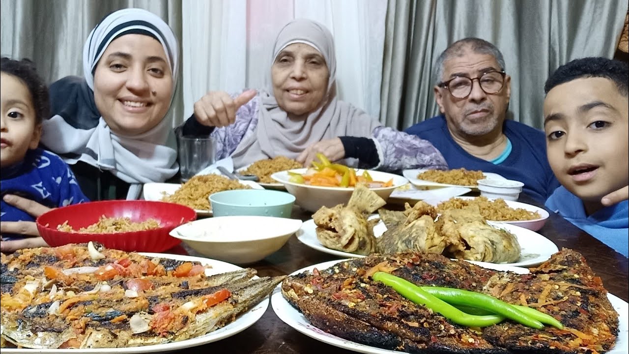 تحدي اكل السمك وال الرز الصياديه