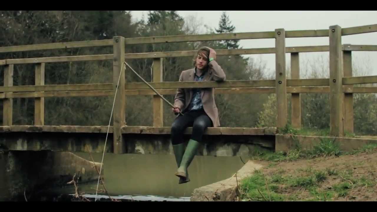 Regardez Let's Talk Daggers - Humannequin sur YouTube Regardez Let's Talk Daggers - Humannequin sur YouTube