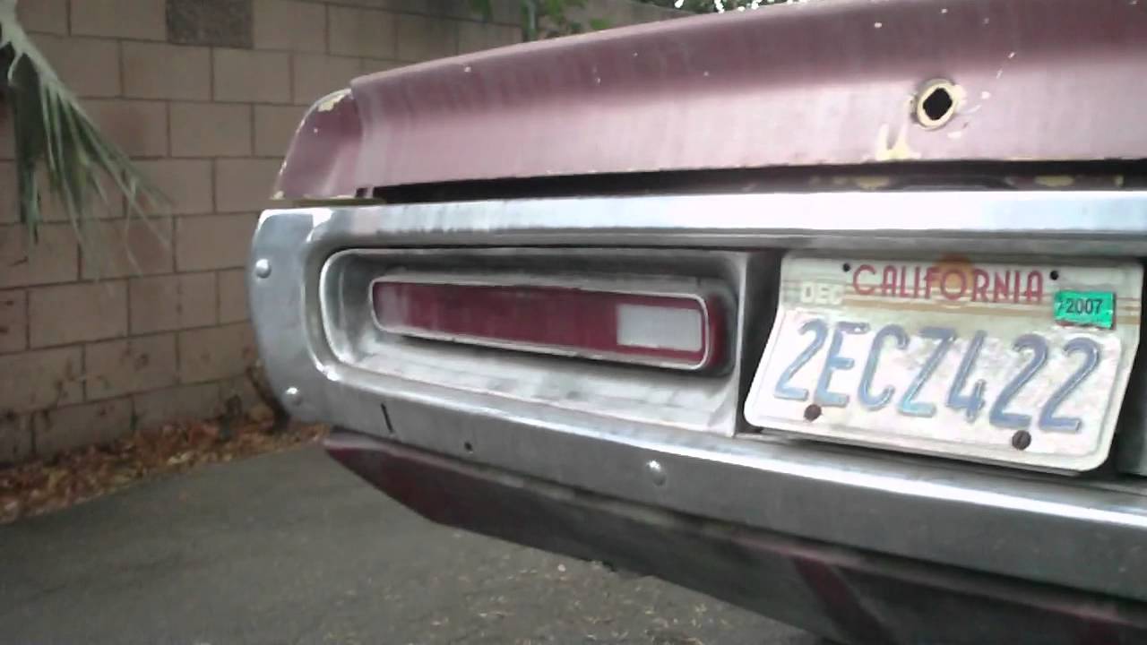 1972 Charger 318 - YouTube