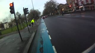 LN51 XNG vs A Cyclist - A Red Light Jumping Comparison
