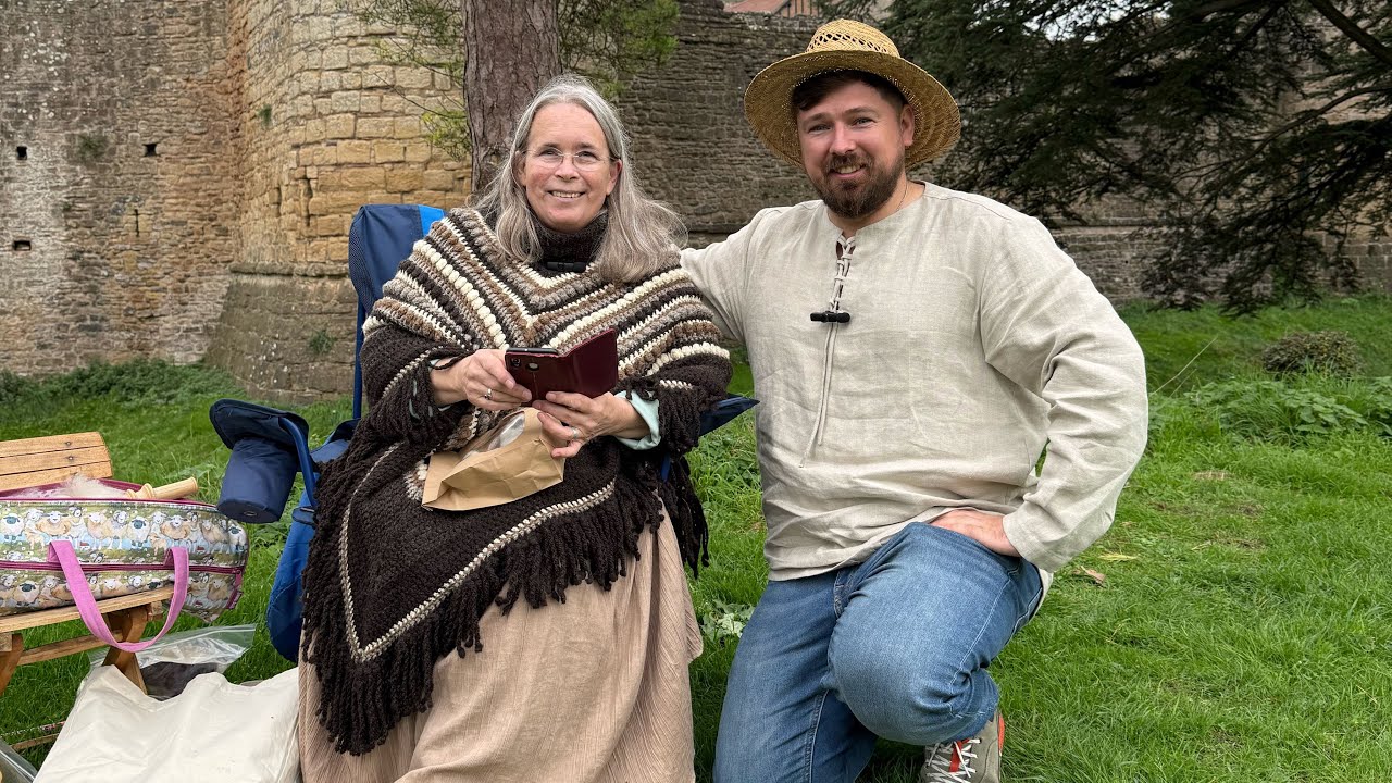 Distaff Spinning : From Sheep Fleeces to Yarn.