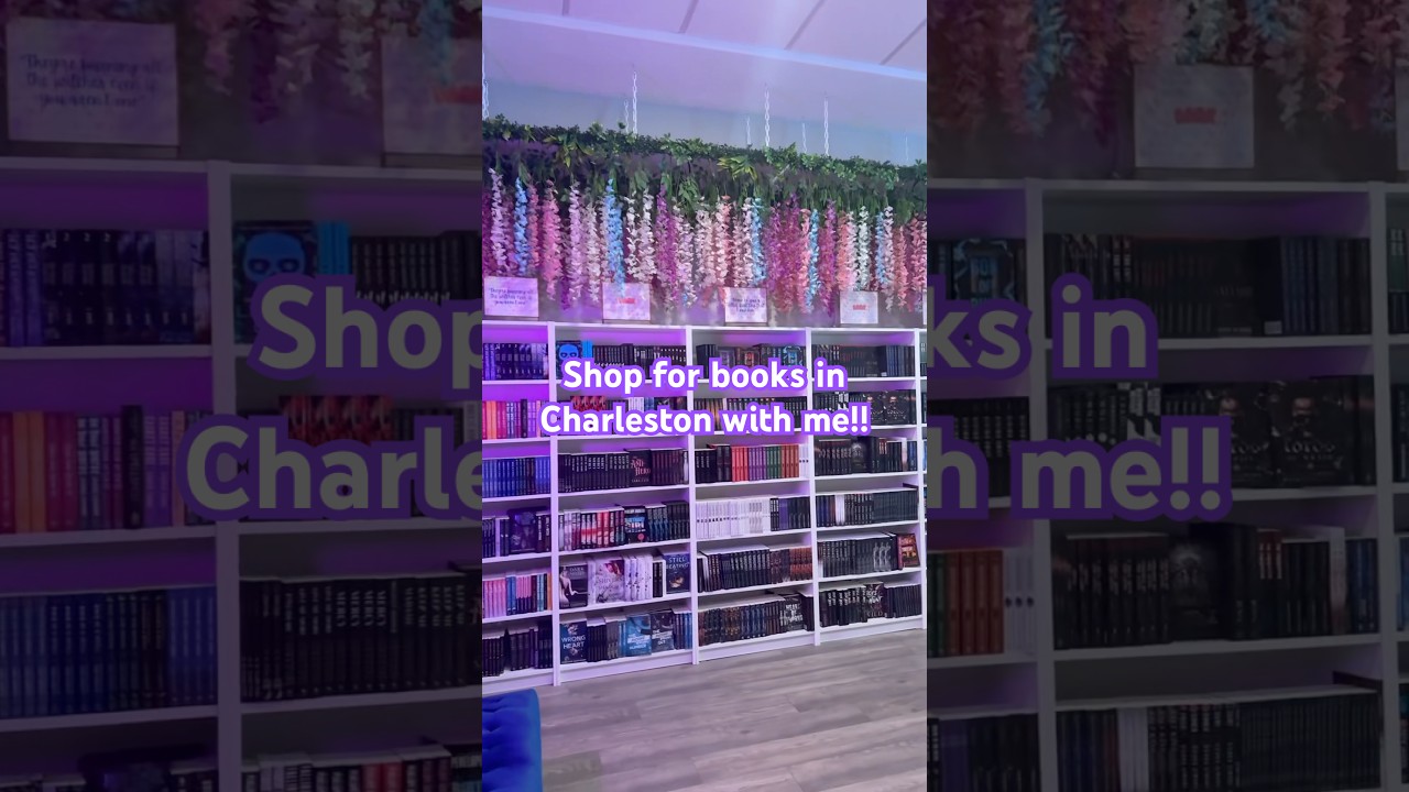 Doing bookish things in Charleston! 🫶🏻📖 