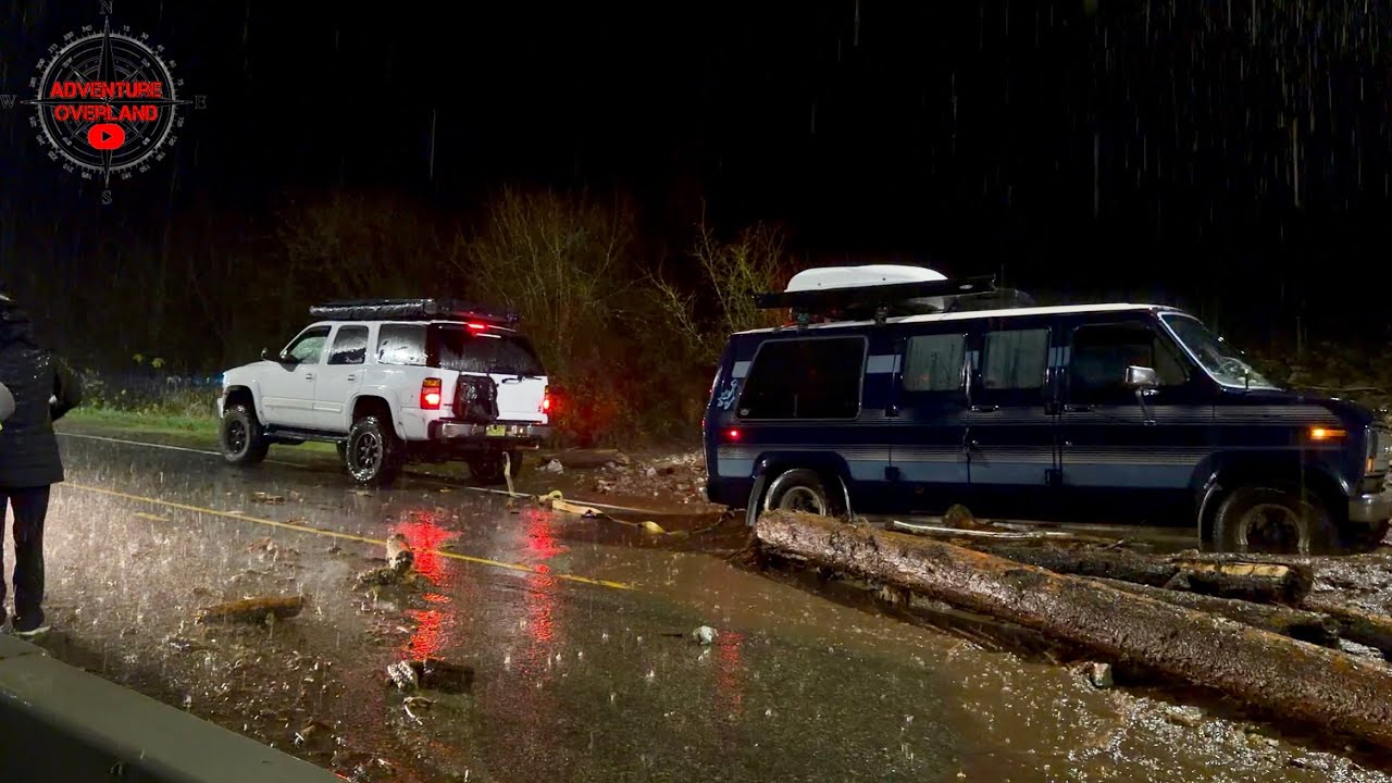 Снова официально отрезаны от внешнего мира!! Все автомагистрали закрыты. Спасательная операция по...