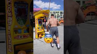 Bodybuilder Vs. Boxautomat