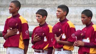 1020718 IBAF 12U 1 la selección Nacional de béisbol U12 de Venezuela esta cantando su himno nacional
