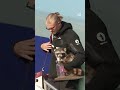 挪威隊打道回府  哈蘭德抱著浣熊回家