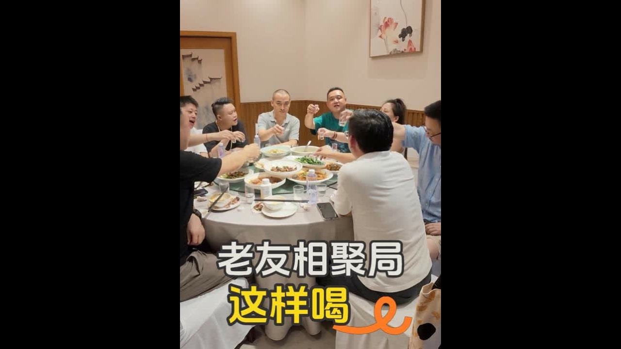 约上一群老友，提上几瓶白酒去吃温鸭子！ #同城美食 #寻味烟火气  #成都美食 #白酒 #聚会