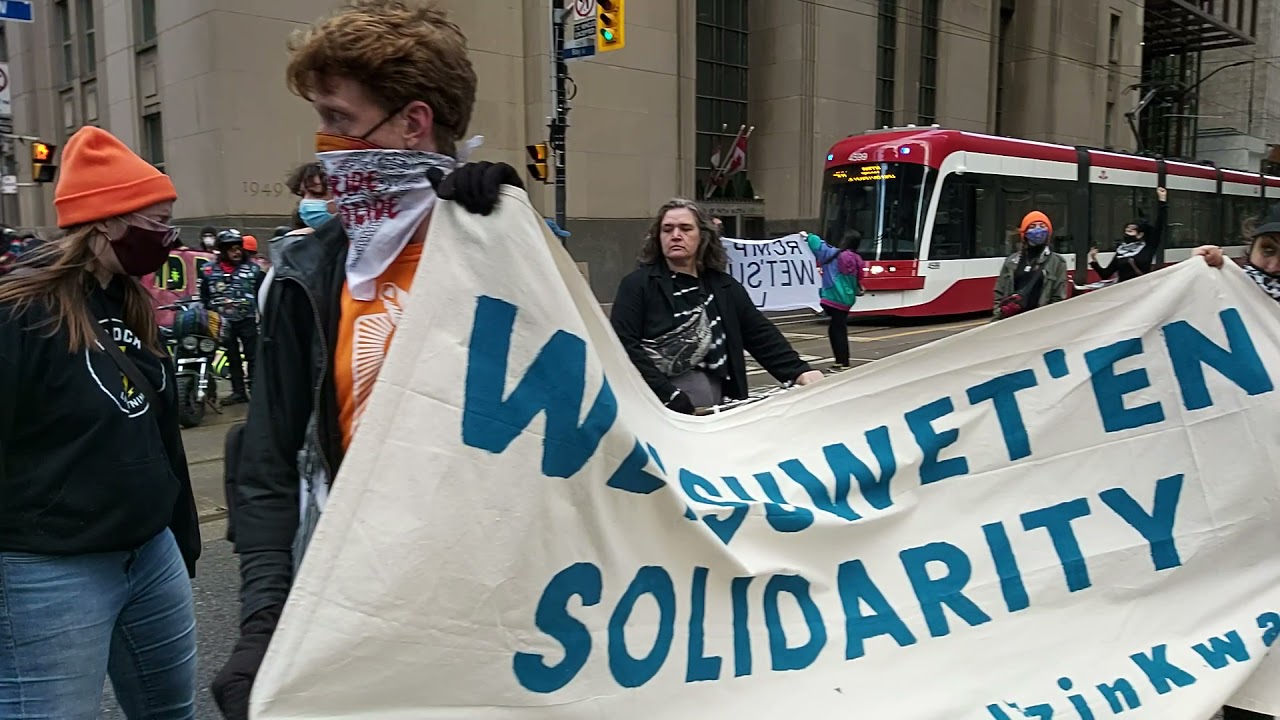 Toronto RCMP / Native land protest on King at Bay Street blocks TTC streetcars Dec 11 , 2021 .