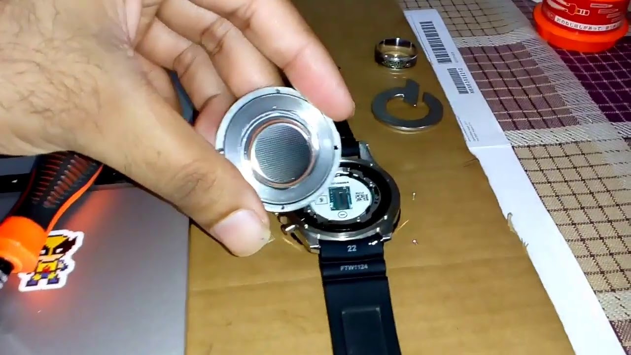 Replacing fossil watch batteries - bydesigntews