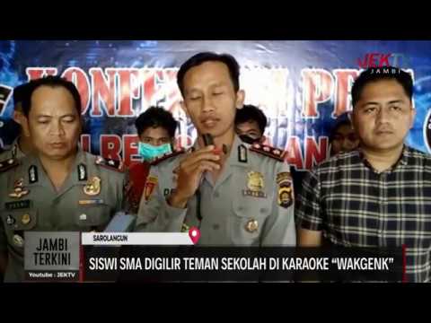 SISWI SMA DIGILIR TEMAN SEKOLAH DI KARAOKE “WAKGENK”