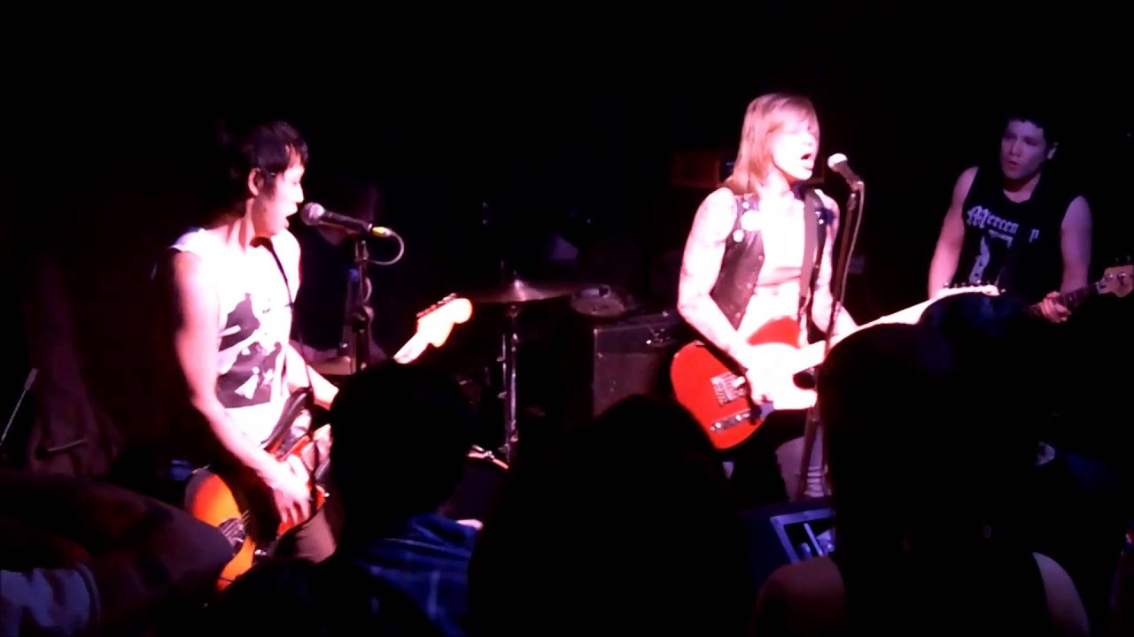 Regardez Dinos Boys - Knee High (live at ATL Mess Around, 4/26/14)(1 of 2) sur YouTube Regardez Dinos Boys - Knee High (live at ATL Mess Around, 4/26/14)(1 of 2) sur YouTube