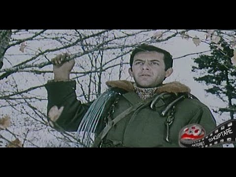 Report TV -Shuhet në moshën 77-vjeçare Rikard Ljarja, kinematografia shqiptare humb 'Dedën'