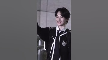 Hanbin Tempest tuy mệt nhưng vẫn nở nụ cười tươi mỗi khi gặp Fan #tempest #hanbin