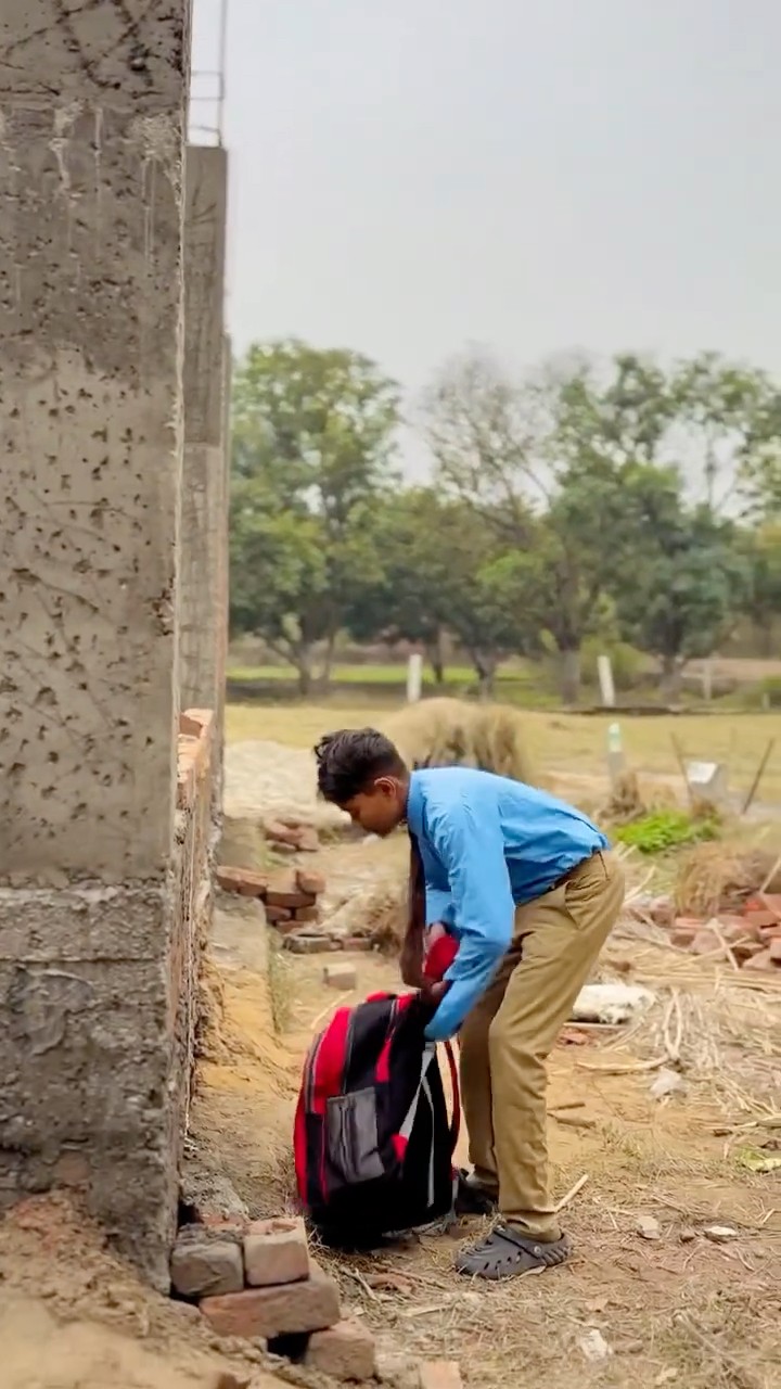 बच्चे ने स्कूल की छुट्टी क्यों की?? #foryou #emotional #motivation #sad #papa #shortsfeed #message