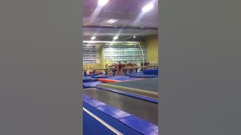 Jaylen Spence Rudi Split jump 2018