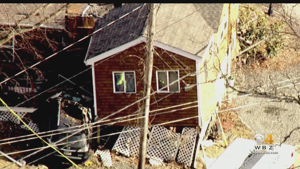 Car crashes into home in Grafton