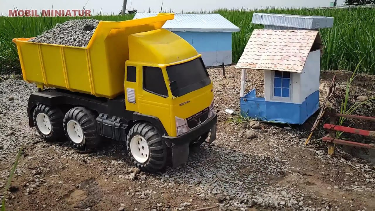 MOBIL BATU TRUK  MINIATUR  SEDANG BONGKAR BEKO KERUK 