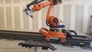 KUKA KR210L150 milling cell on linear track