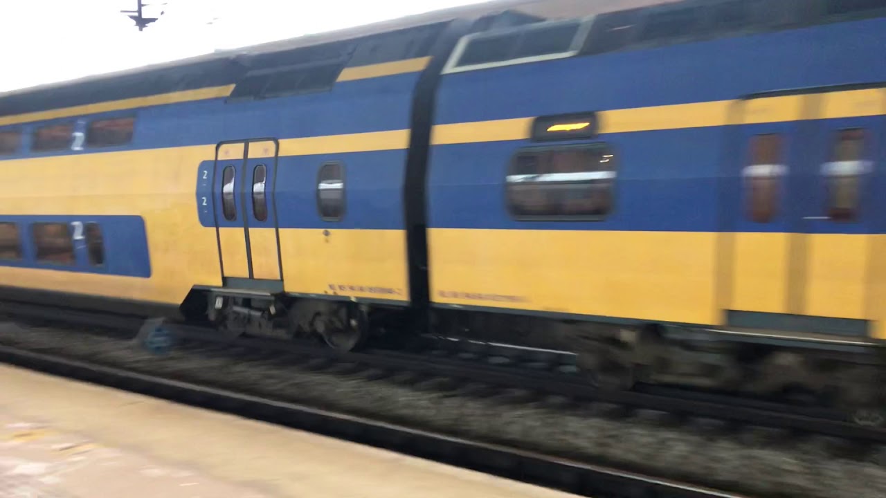 Treinen op Station Barendrecht