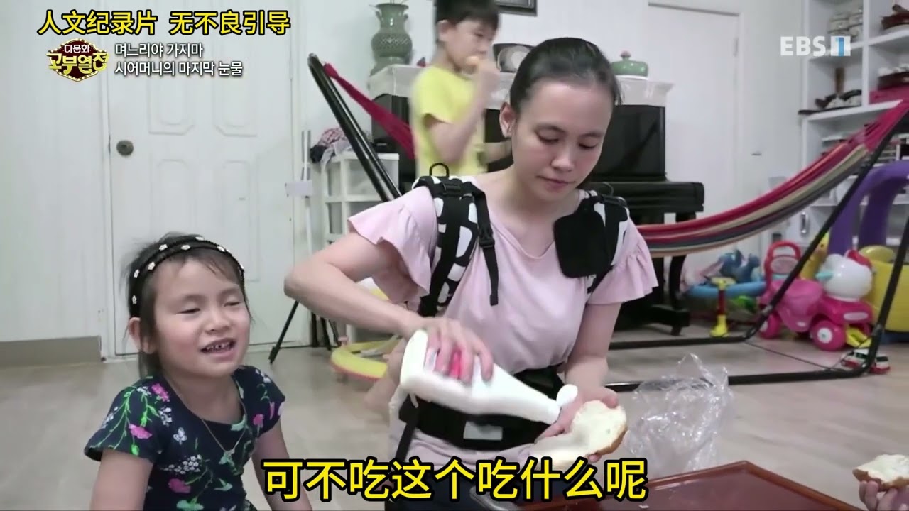 越南儿媳妇结婚10年生了5个孩子，丈夫却抚养不起，婆婆打工养家