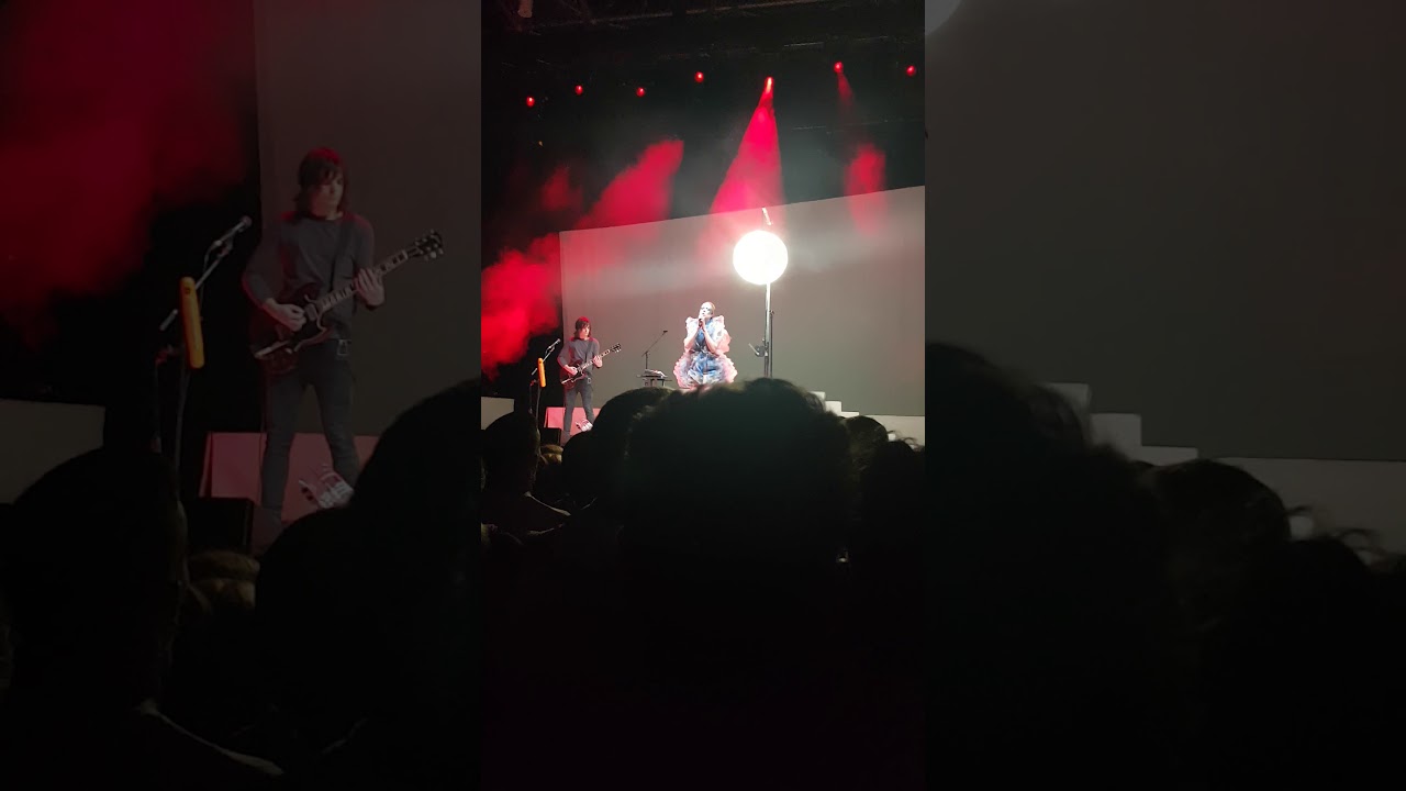 Allie X Devil I know Marina in Paris Zenith 08/11/2019 YouTube