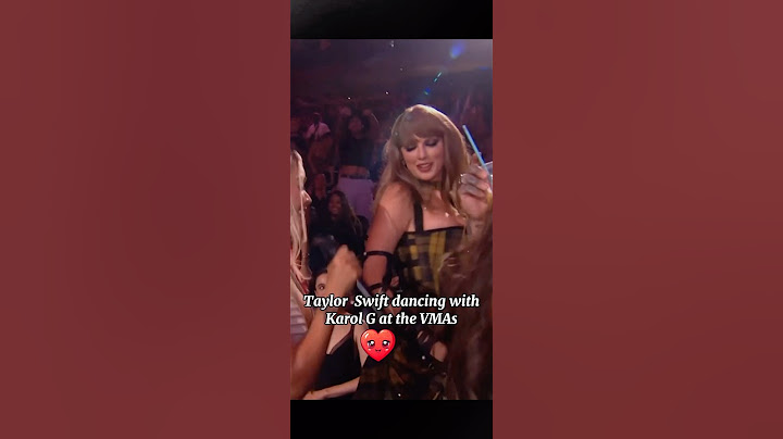 Taylor Swift enjoying dancing at the VMAs #taylorswift  #karolg  #vmas