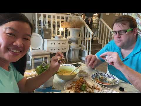 ร้านบ้านขมิ้นศรีนครินทร์ ฝรั่งกินอาหารใต้ครั้งแรก ชอบมาก รู้ฤทธิ์เด็ดของสะตอในคืนนั้นเลยจ๊ะ