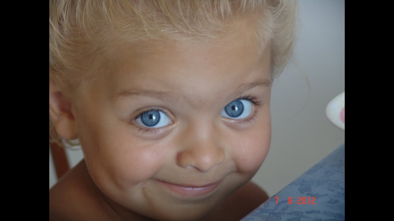 На лугу пасутся козы. Дети.Забавное видео! - YouTube