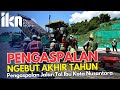 Sibuk para pekerja pengaspalan jalan tol ibu kota nusantara di penghujung tahun 2023