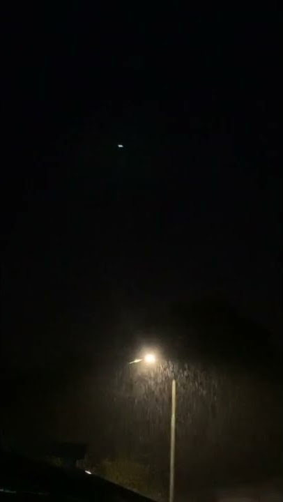 #statuswa #statusvideo malam malam hujan & sepi, dingin🥶