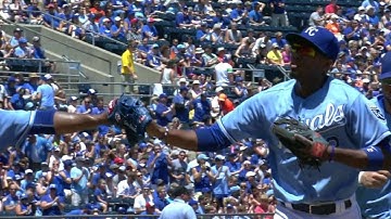 TOR@KC: Escobar backhands grounder, gets the out