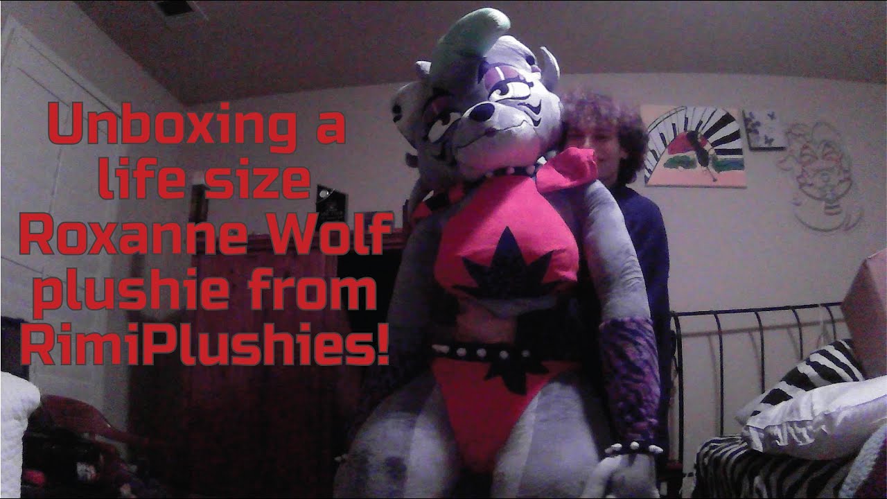 Unboxing a 79 inch/200 CM Roxanne Wolf plushie from Rimiplushies