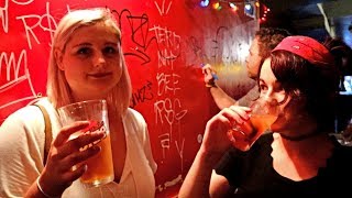 One Night in Williamsburg, Brooklyn ! - Dive Bar Tour