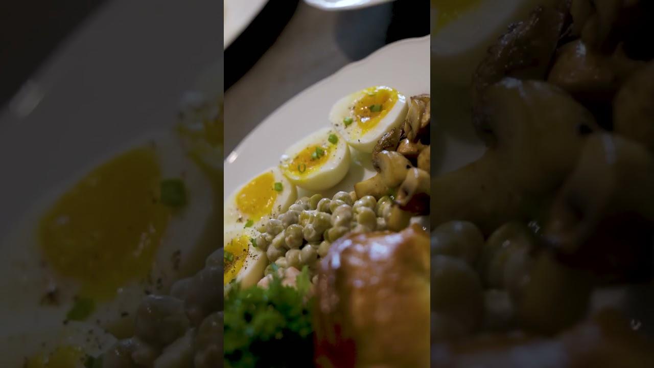 Борщ и оливье, но на Бали! | USHA Cafe Experience