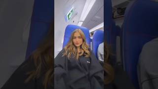 IULIANA BEREGOI în AVION!