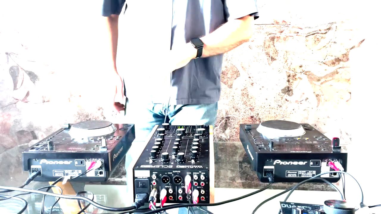 Watch Retro sounding House and Progressive Trance mix - Waves FM #1 (mixed by Rafa Montejo) on YouTube Watch Retro sounding House and Progressive Trance mix - Waves FM #1 (mixed by Rafa Montejo) on YouTube