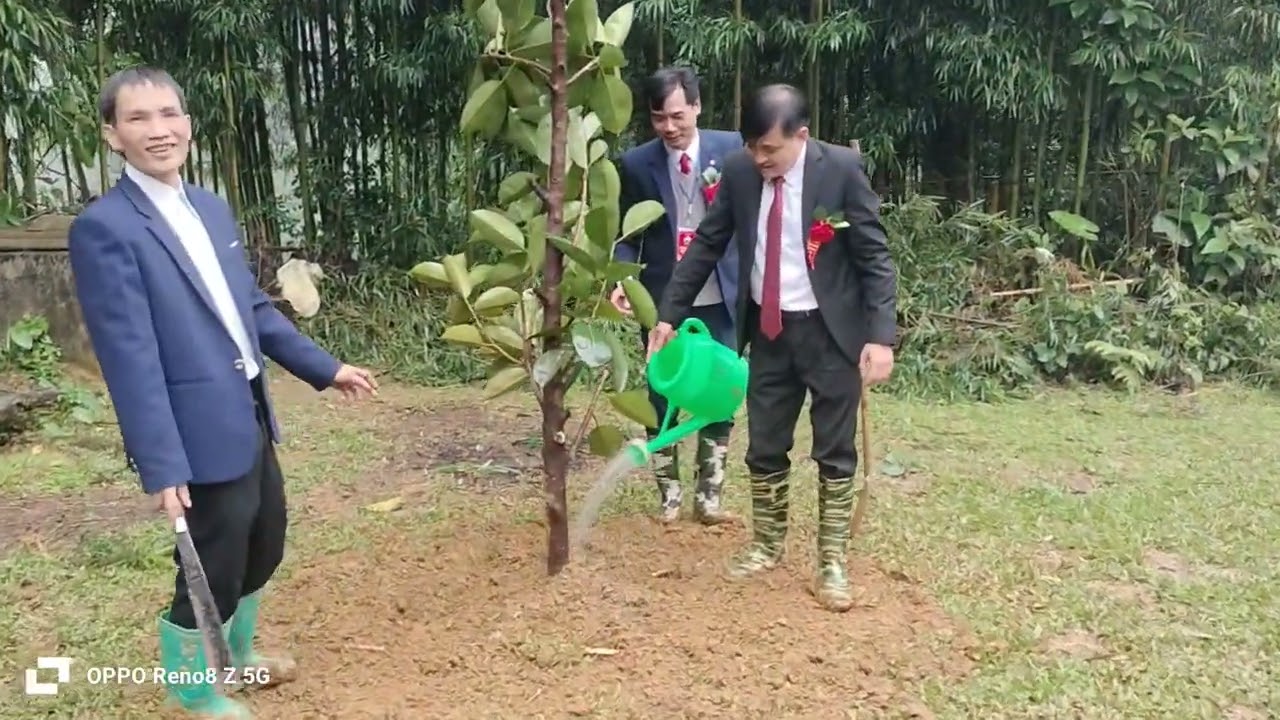 Các lãnh đạo khai xuân tại lễ hội đình băng