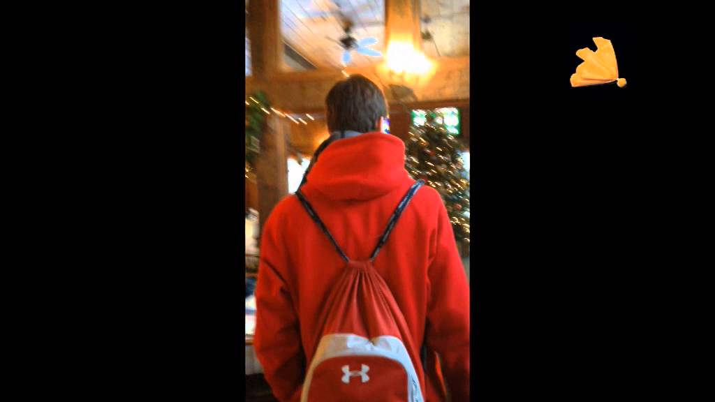 Gul klud: Wredstrøm og Carlsen viser rundt på La Lumiere!