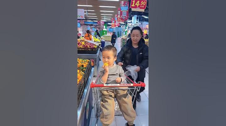 小米宝逛超市，边吃爸爸边付钱！#Cute baby#Cute#呆萌小米宝#聪明宝宝#萌娃#整蛊#测试