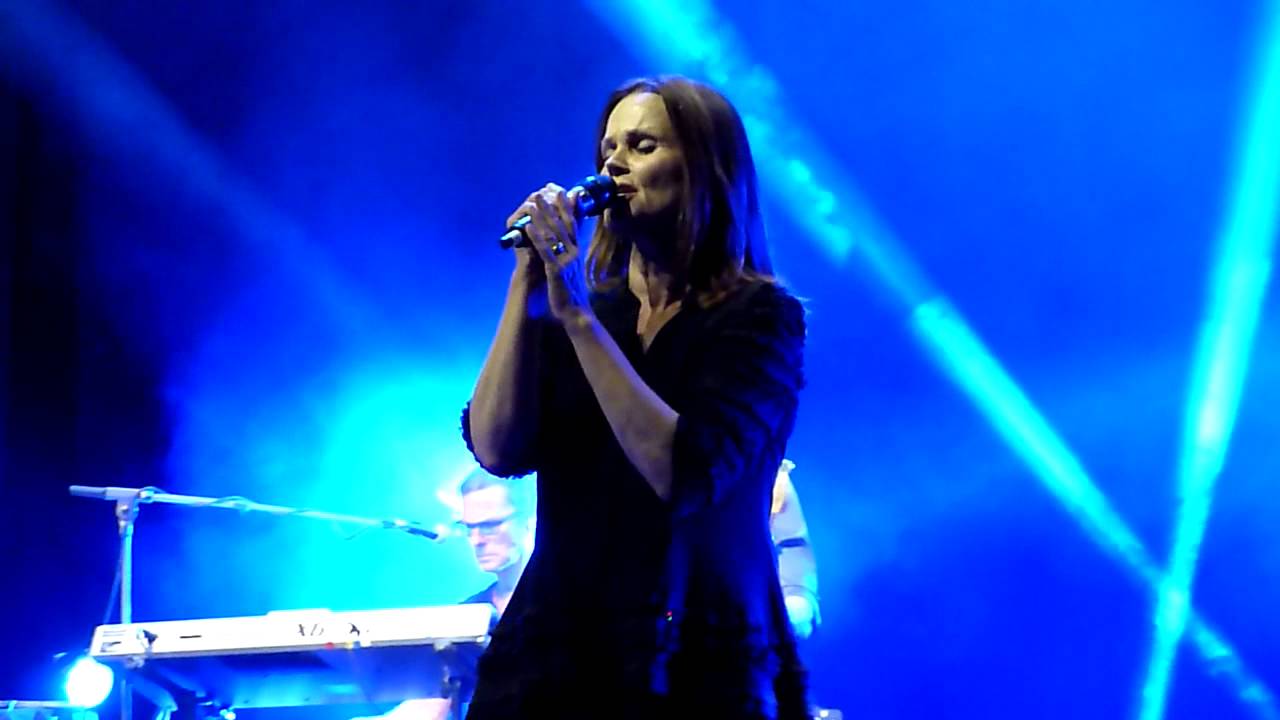Belinda Carlisle - A woman and a man - IndigO2, Greenwich - 17-05-2014